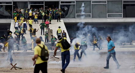 Extremistas durante invasão do Palácio do Planalto