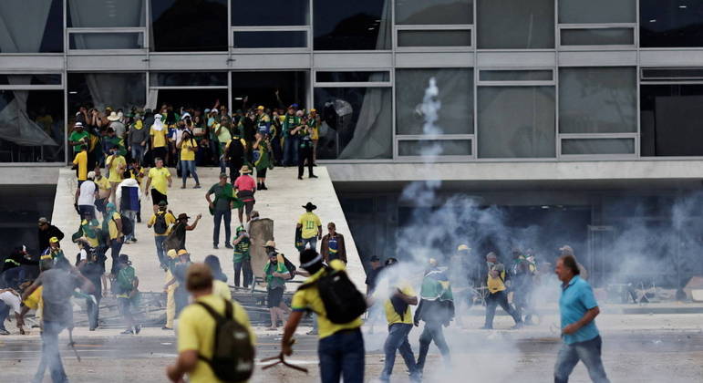 Em 8 de janeiro, vândalos depredaram os prédios do Palácio do Planalto, Congresso e Supremo 