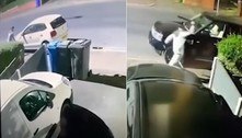 Vizinhança em pânico: vândalo com facão destrói retrovisores de carros