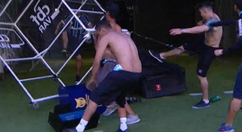A destruição do VAR virou escândalo internacional. Envergonhando o futebol brasileiro