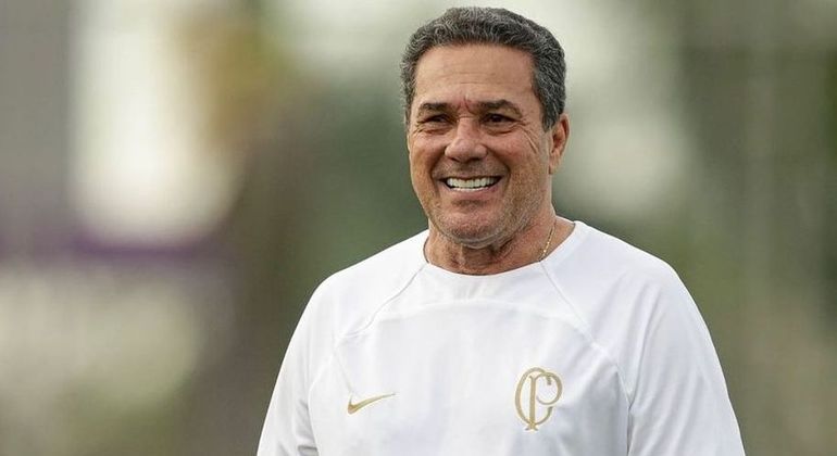 Vanderlei Luxemburgo, técnico do Corinthians  