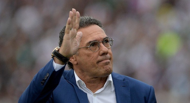 Tite era a prioridade, o 'plano A'. Depois, Mano, Vojvoda, Roger Machado. Luxa foi o 'plano E'