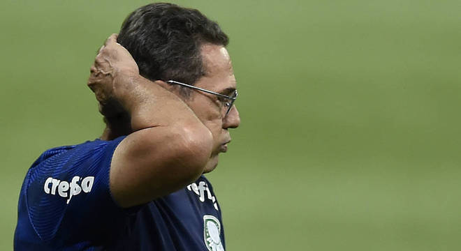 Vanderlei Luxemburgo foi demitido do comando do Palmeiras