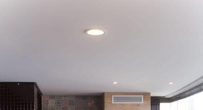 Varanda com churrasqueira e área gourmet