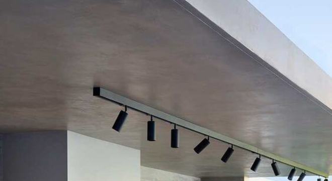 Varanda com churrasqueira em ambiente aberto e super moderno