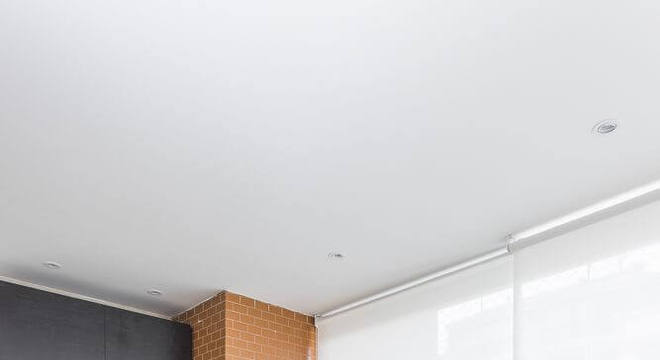 Varanda com churrasqueira moderna e ampla