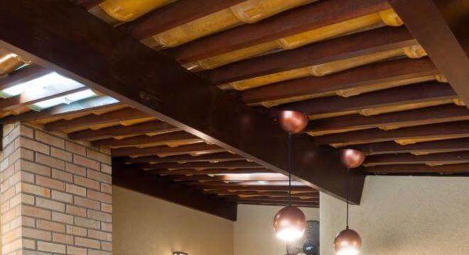 Varanda com churrasqueira no espaço gourmet