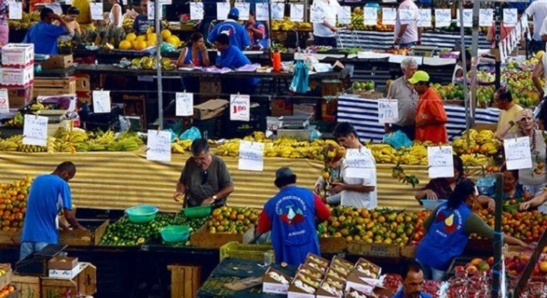 Alimentos in natura ainda têm variações amortecidas, com aceleração forte na ponta, como tomate (24,3%) e pimentão (26,3%)