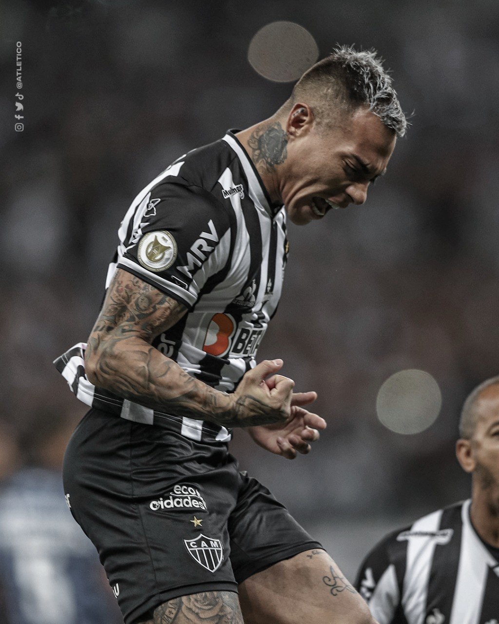 A vibração de Vargas após marcar 2 a 1 para o Atlético
