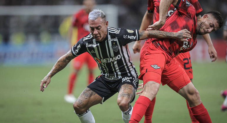 Sem Hulk, Vargas esteve no comando do ataque do Galo, mas não conseguiu ser efetivo
