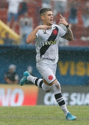 Destaque do Vasco, Gabriel Pec comemorando contra o Madureira 