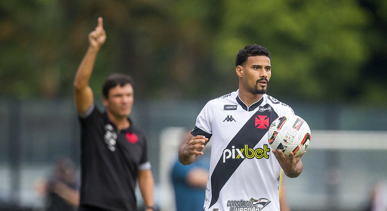 Gabriel Dias é titular com Zé Ricardo, mas pode ficar de fora da partida contra o Guarani