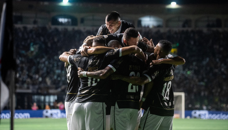3. Boa sequênciaA vantagem sobre o Santos é a oportunidade que o Vasco tem de manter o ritmo e a boa sequência no Brasileirão. Nos últimos dez jogos, foram cinco vitórias, dois empates e três derrotas. Vale ressaltar que o Gigante da Colina não perde há quatro jogos