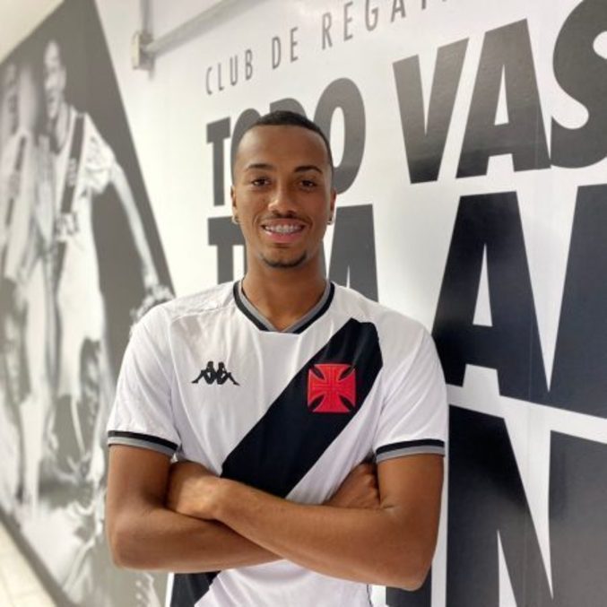 Zagueiro Luiz Felipe assinou seu primeiro contrato profissional com o Vasco