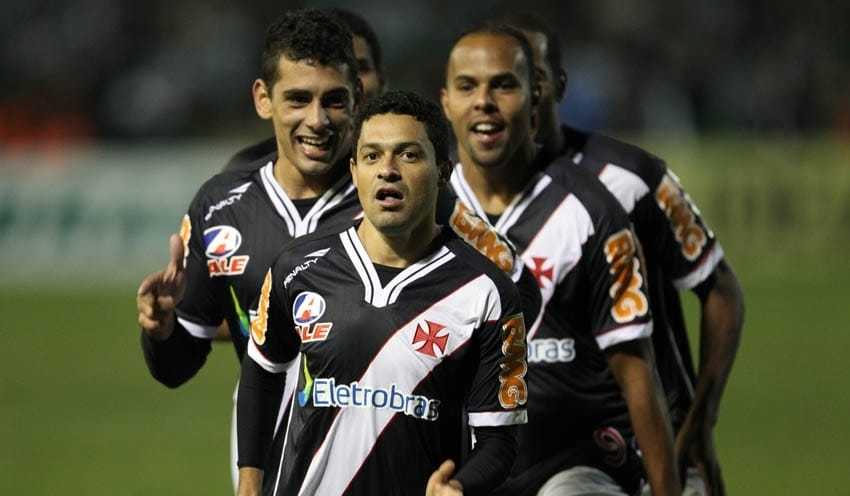 Santos tinha de ganhar', diz Bryan Angulo após 3 a 2 na Vila Belmiro -  Esportes - R7 Futebol