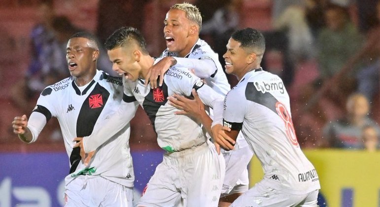 Jogadores do Vasco comemoram gols pela Copinha