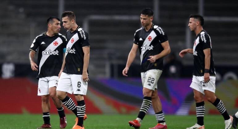 15º lugar: Vasco da GamaRisco de rebaixamento: 23,3%Probabilidade de ser campeão: nenhumaClassificação para a Libertadores: 0,54%Classificação para Sul-Americana: 34,3%