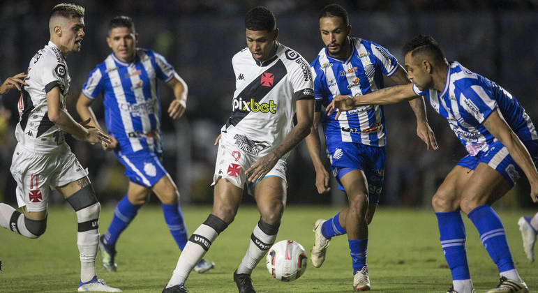 Vasco é o 4º lugar, com 42 pontos, hoje oito acima do Londrina, atual primeiro time fora do G-4