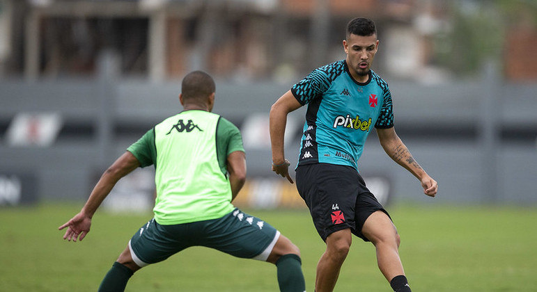 Zé Vitor atuou na atividade contra o Portuguesa-RJ, no CT Moacyr Barbosa