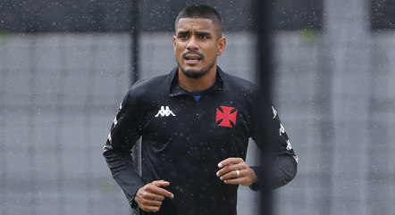 Léo Matos durante treinamento pelo Vasco