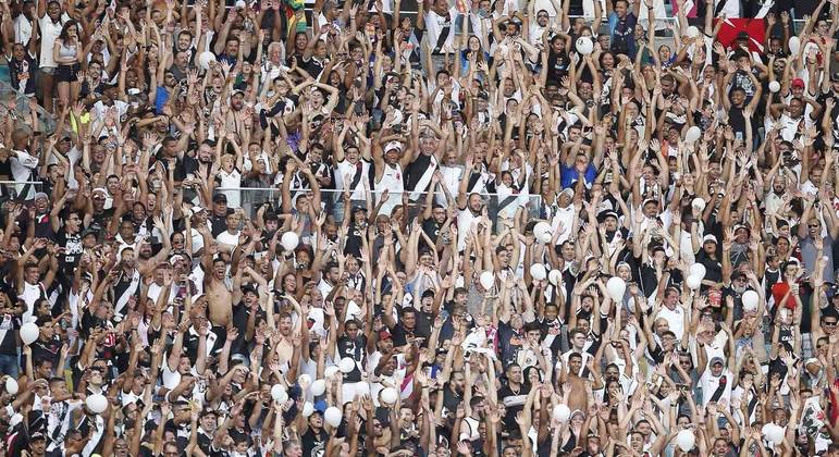 Torcida do Vasco fazendo grande festa no Maracanã