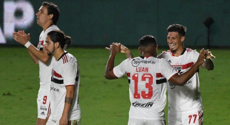 Rigoni abriu o placar para o São Paulo em São Januário; Tricolor venceu por 2 a 1