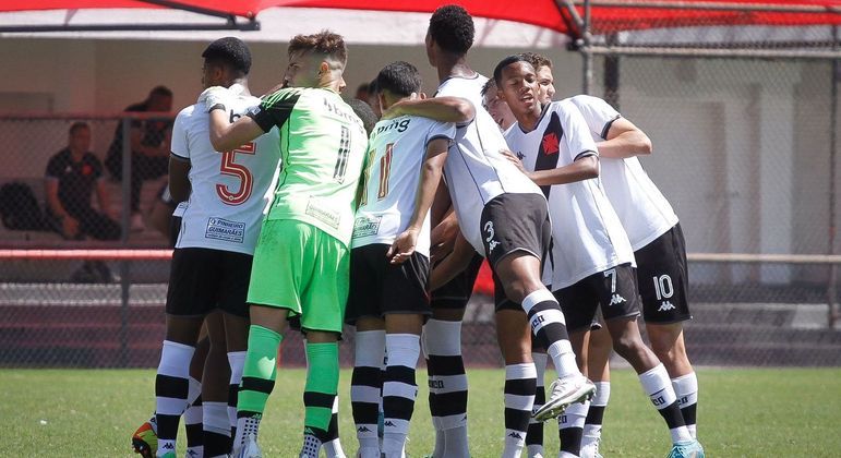 Equipe sub-17 do Vasco bateu o Flamengo fora de casa