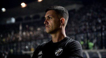 Barbieri e a diretoria foram novamente alvos de protesto