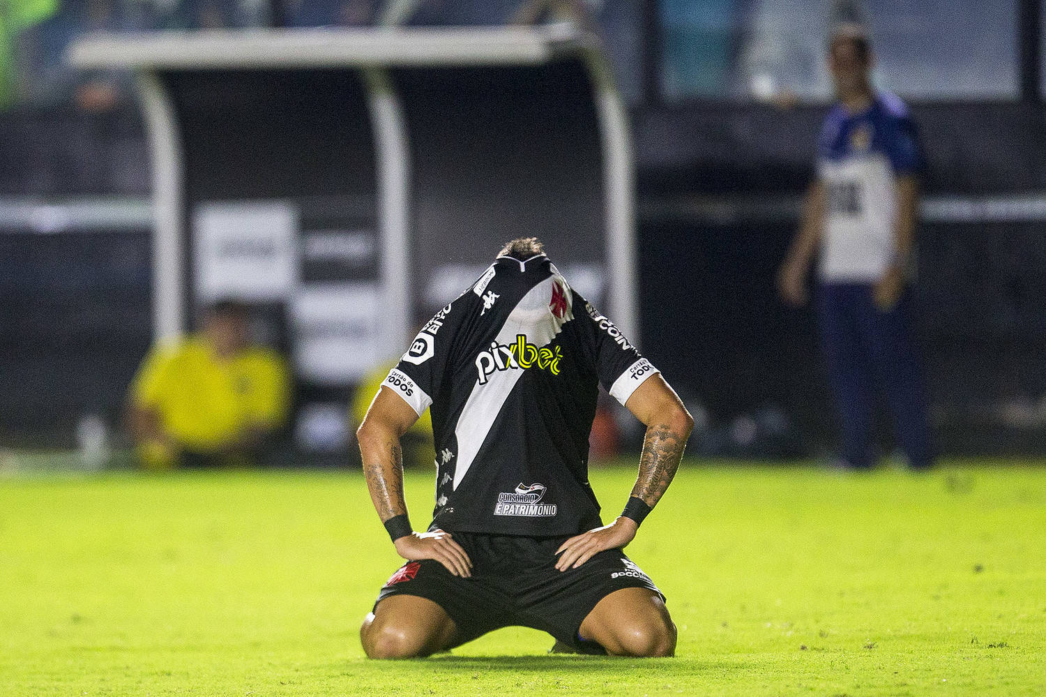 Série B: Vasco sai na frente nos Aflitos, mas cede empate ao Náutico