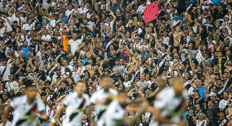 Vasco: Medel sofre amarelo e vai jogar contra o Cruzeiro - Papo na Colina -  Notícias do Vasco da Gama