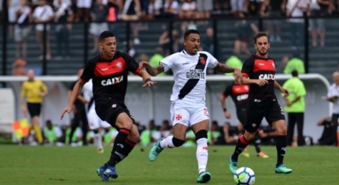 Vitória surpreende Vasco e derrota rival em São Januário por 3 a 2