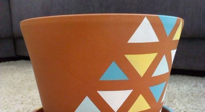 vaso de barro - vaso com detalhes triangulares 