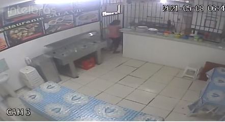 Imagens de câmeras de seguranças mostram o momento da explosão; restaurante ficou destruído