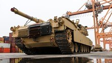 Ucrânia recebe veículos blindados, e Rússia diz que ajuda 'prolongará sofrimento'