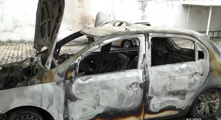Carros foram incendiados na Secretaria de Obras de Parnamirim, no Rio Grande do Norte
