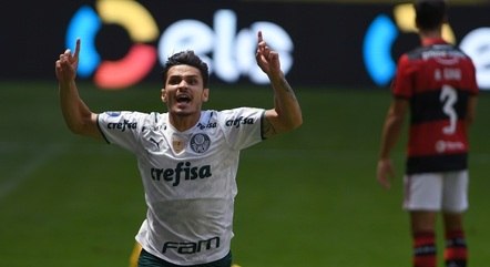 Veiga marcou um lindo gol contra o Flamengo