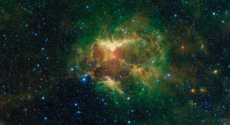 Analisando a parte externa da Via Láctea, o telescópio Spitzer registrou a Nebulosa 