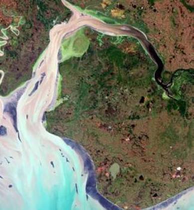A foto capturada pelo satélite Copernicus Sentinel-2 mostra a paisagem complexa e diversificada que cerca a Baía de Nushagak, no Alasca. Com cores reais, é possível ver o ambiente de transição entre o rio e o mar que cobre mais de 100km². O rio Nushagak (canto superior direito), que se inicia na Cordilheira do Alasca, é responsável por alimentar a baíaVEJA TAMBÉM: Satélite fotografa a Lua ao lado da Terra como você nunca viu