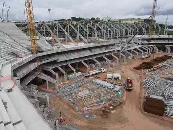 Veja como foi o processo de construção do estádio no decorrer do tempo.