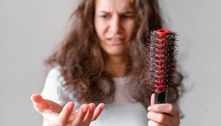 Queda de cabelo: conheça dicas práticas para adotar no dia a dia que podem evitá-la 