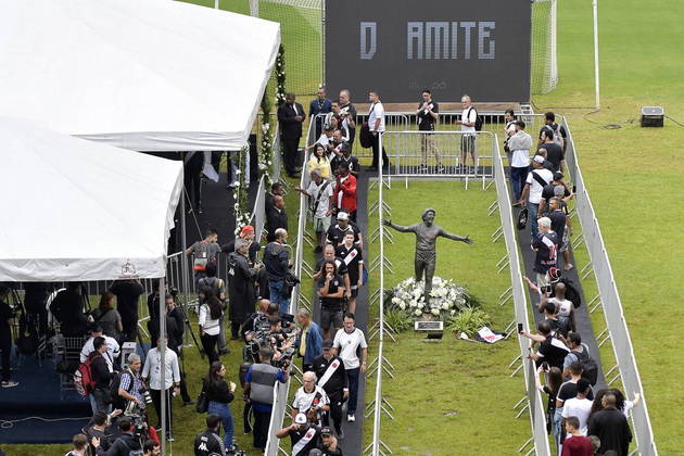 O local é justamente onde fica a estátua de Dinamite, inaugurada no ano passado pelo Cruz-Maltino em homenagem ao grande ídolo