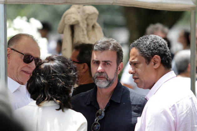 Marcelo Freixo, candidato a governador no Rio de Janeiro neste ano, também esteve no velório