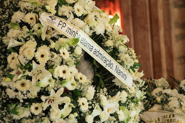 Marco Nanini chamou Pedro Paulo carinhosamente de PP, como vários amigos faziam, em mensagem numa coroa de flores: 
