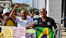 Corintiano de Curitiba viaja por 8h para se despedir de Pelé