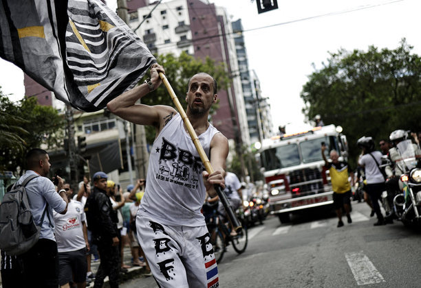 A torcida santista se mobilizou e compareceu em peso para prestigiar e dar adeus ao Rei