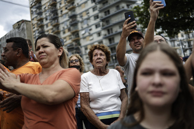 As ruas de Santos, que já viveram tantas alegrias por causa do Rei, ontem tiveram um dia de luto