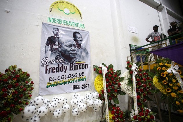 Na sexta-feira (15), Rincón foi velado por familiares, amigos e fãs na cidade de Buenaventura, onde nasceu. Hoje o corpo do ex-jogador foi levado de volta a Cali para um segundo velório. Na sequência, ele será enterrado