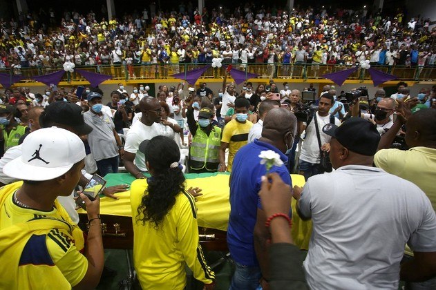 No Brasil, o 'Colosso de Buenaventura' vestiu a camisa de quatro grandes clubes no Brasil: Palmeiras, Corinthians, Santos e Cruzeiro