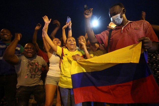 No futebol colombiano, Rincón também atuou pelos gigantes nacionais Independiente Santa Fe e América de Cali 