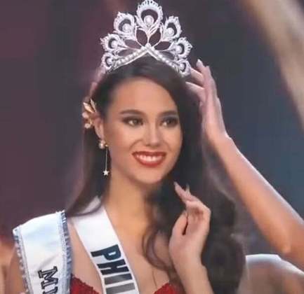 Vencedora da edição de 2018: Catriona Gray - País: Filipinas - 24 anos quando ganhou o concurso
